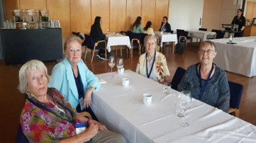 GWUAN-Vertreterinnen im Gespräch:
Ulla Klotzer, Lea Launokari, Vera Zalka, Heidi Meinzolt
